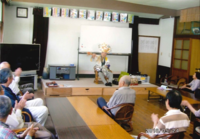 サロン活動で高齢者の人達が集まっている写真