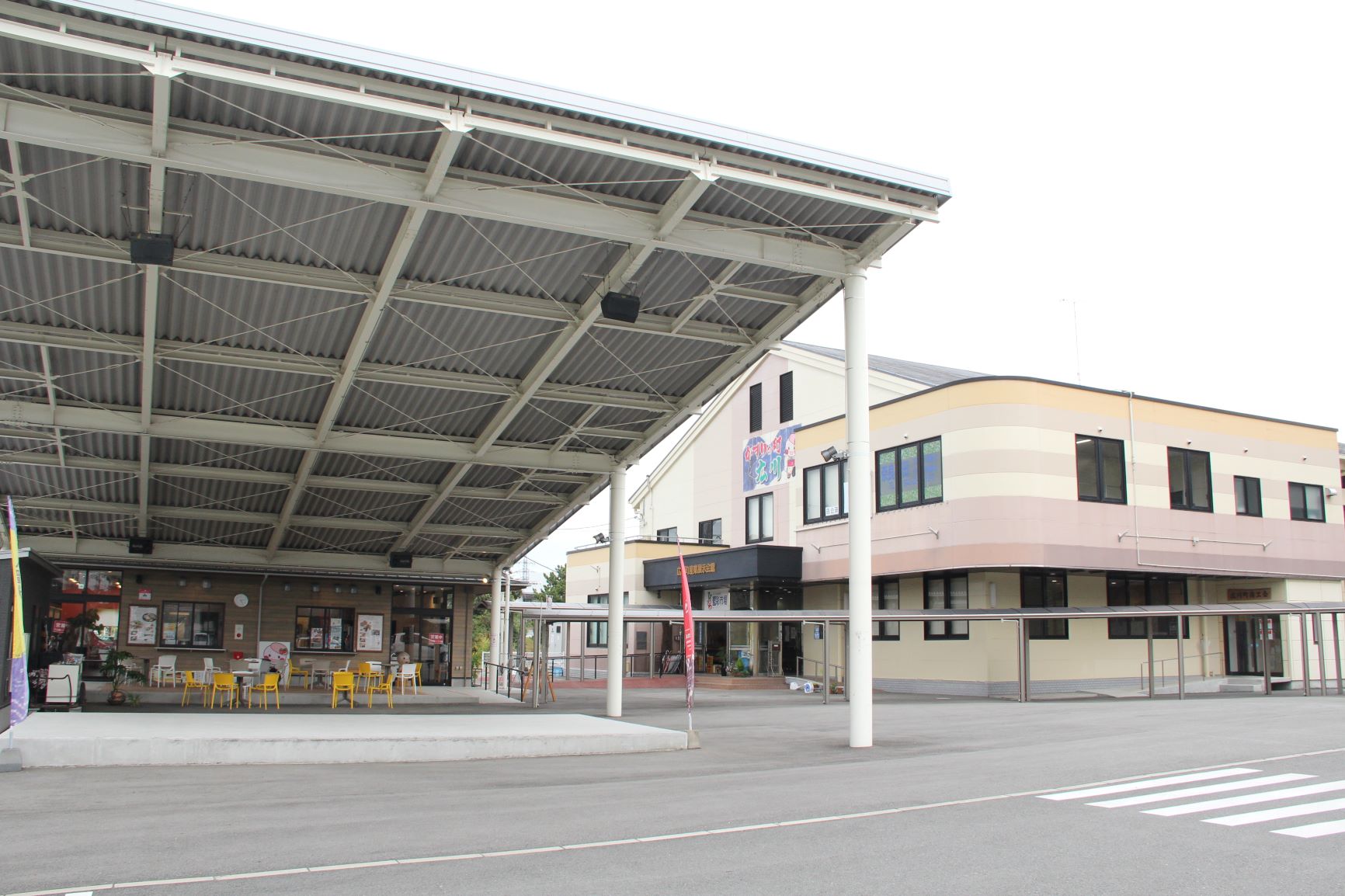 産業展示会館外観