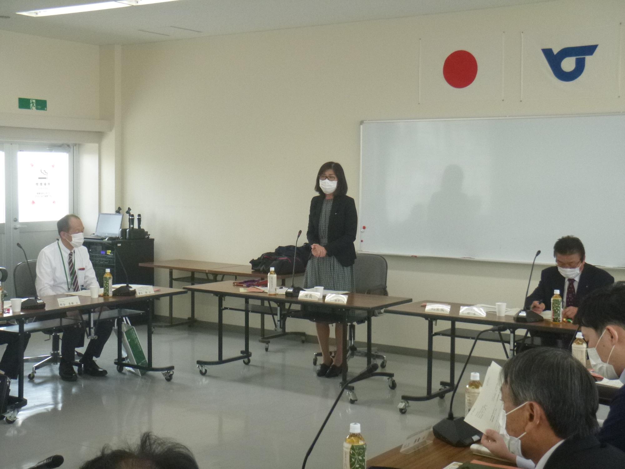 広川町まち・ひと・しごと創生総合戦略に係る有識者懇談会の様子